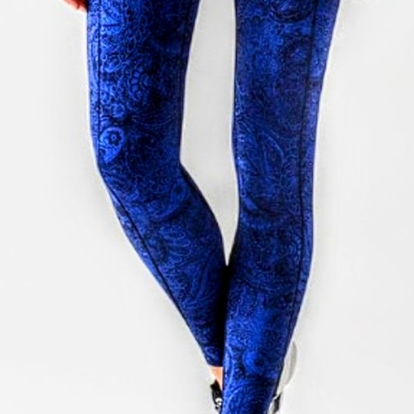 Lululemon Like Nothing 7/8 Tight Antique Paisley Sapphire Blue Black - Picture 4 of 5